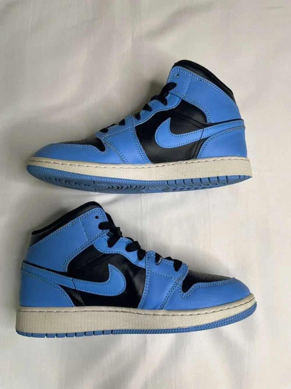 Air Jordan 1 Mid GS University Blue Black White Size 6Y Youth
